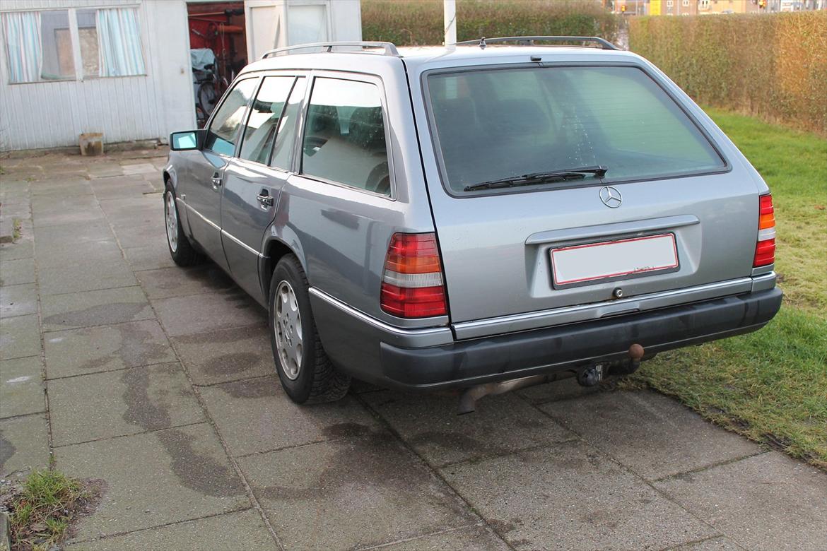 Mercedes Benz 300TD S124 'SOLGT' billede 9