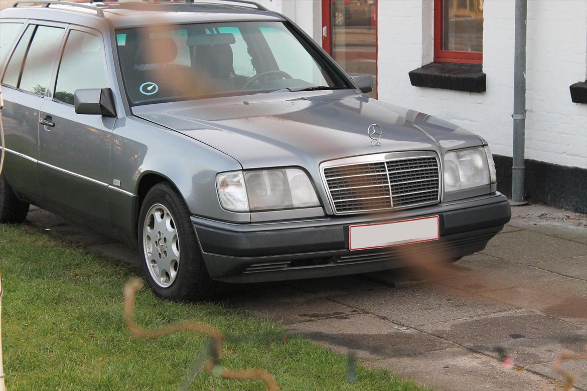 Mercedes Benz 300TD S124 'SOLGT' billede 11