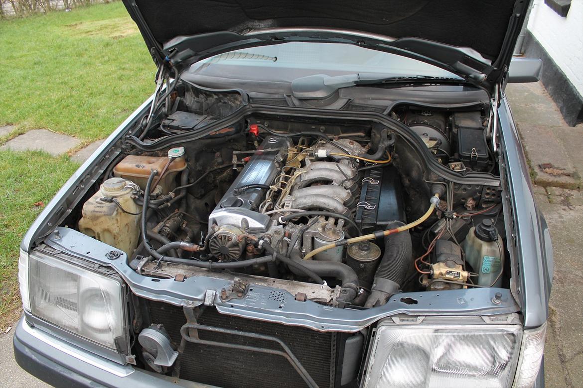 Mercedes Benz 300TD S124 'SOLGT' billede 12