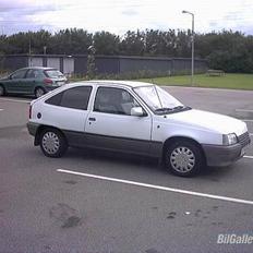 Opel Kadett SKROTTET