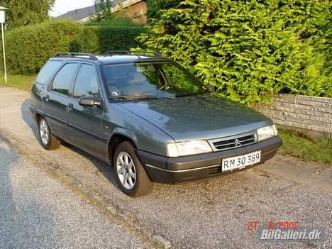 Citroën ZX 1,8 Weekend  - Af en ældre dame på 10 år og med 202.000 km på klokken, holder hun sig meget godt. billede 1