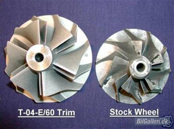 Toyota Landcruiser HJ61 død - det er så forskælden på en orginal turbo og så en opgraderet turbo. og det virker Tak til TURBO.DK billede 4