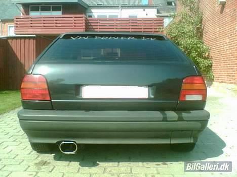 VW Polo Coupé (solgt) - så kom den halvudspartlet bagklappe og viskeren er fjernet... dejligt.. billede 9