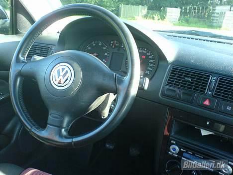 VW Golf IV GTI     SOLGT! - den gamle radio... der er nu en kenwood radio i bilen... billede 2