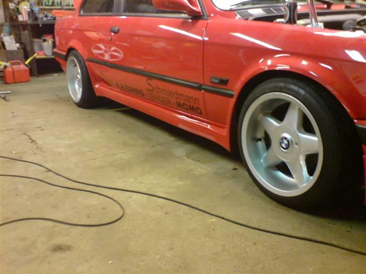 BMW E30is - Fælgene kan lige være der uden at skrabe på skærmet. billede 14