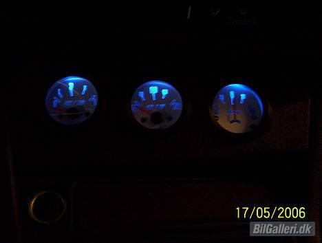 BMW E30is - Blå dioder i urene ser godt ud... billede 18