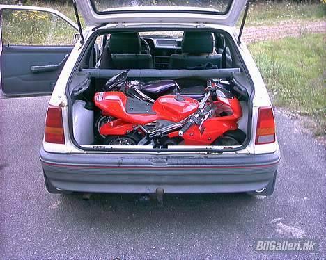 Opel Kadett SKROTTET billede 2