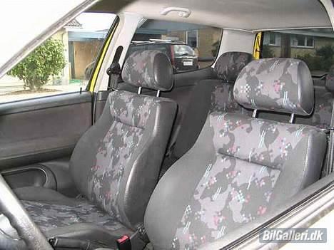 VW Polo 1,4 16v byttet væk - Tja mange mener jo at man skal have et billede af bilen indenfra med, og det er så her. som man kan se er det ikke det helt vilde, men det kommer skam snart, er i fuld gang med at få nogle pæne dele. billede 3