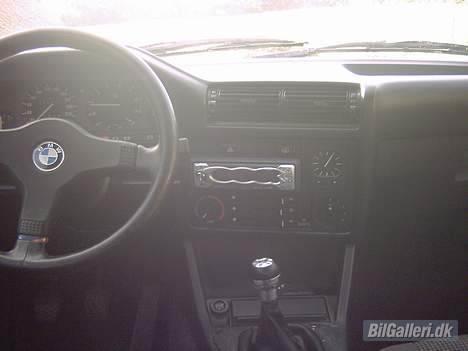 BMW 320i  E30 SOLGT - tjaaa... lidt kedeligt... billede 6