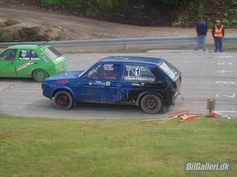 Mitsubishi Colt GLX 8-speed SOLGT  - jeg sagde jo den kunne rykke . kan ikke huske det men tror nok det er en golf 1,6 ellers er det en 2,0 billede 3