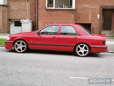 Ford Sierra - Antennen er pillet af og hullet spartlet ud. billede 2