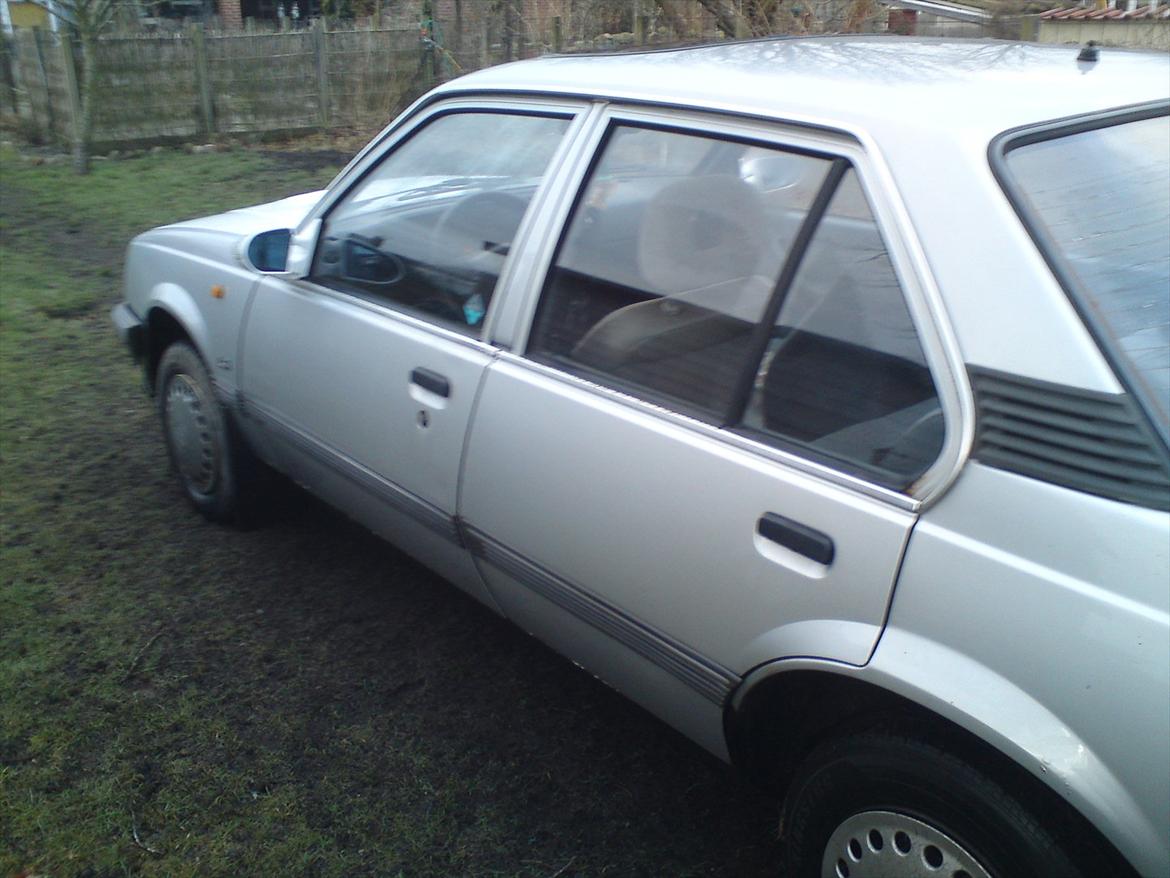 Opel Ascona C 1.6 solgt billede 7