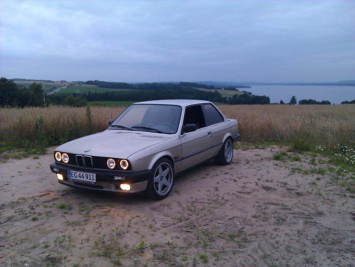 BMW E30 320 i (2,7/2,5) - solgt billede 2