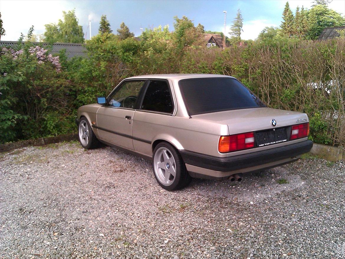 BMW E30 320 i (2,7/2,5) - solgt billede 3