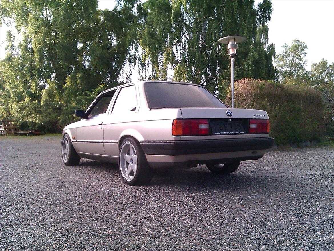 BMW E30 320 i (2,7/2,5) - solgt billede 4