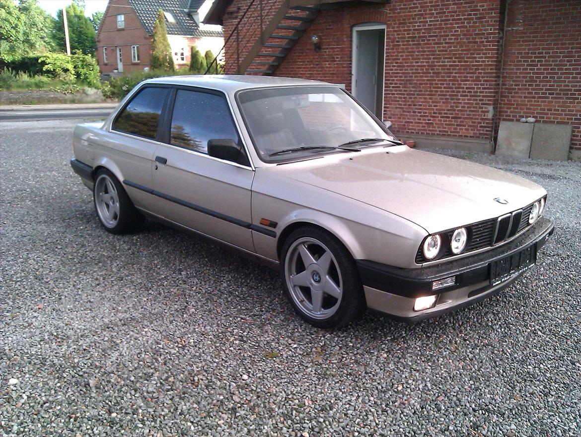 BMW E30 320 i (2,7/2,5) - solgt billede 6