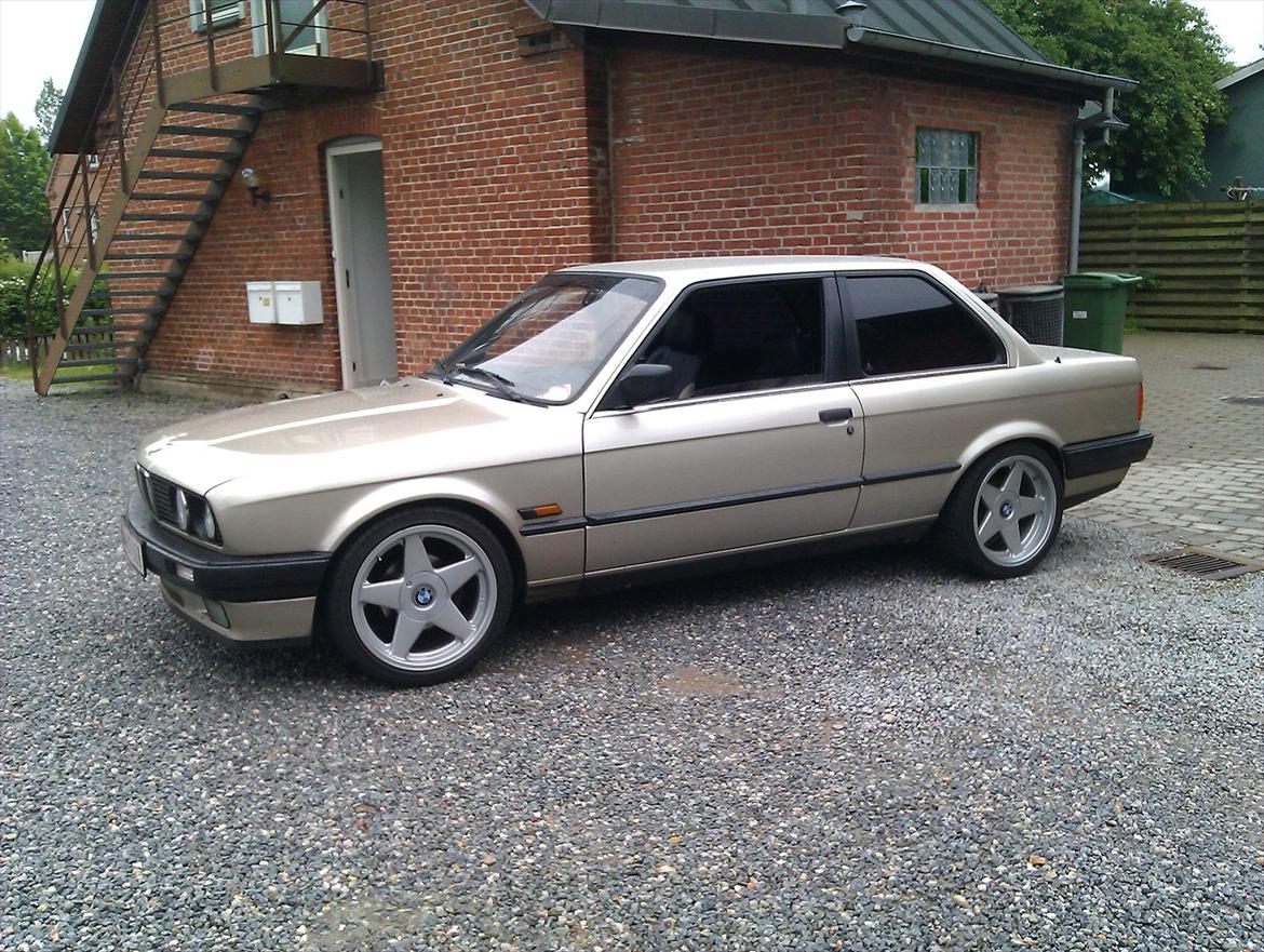 BMW E30 320 i (2,7/2,5) - solgt billede 9