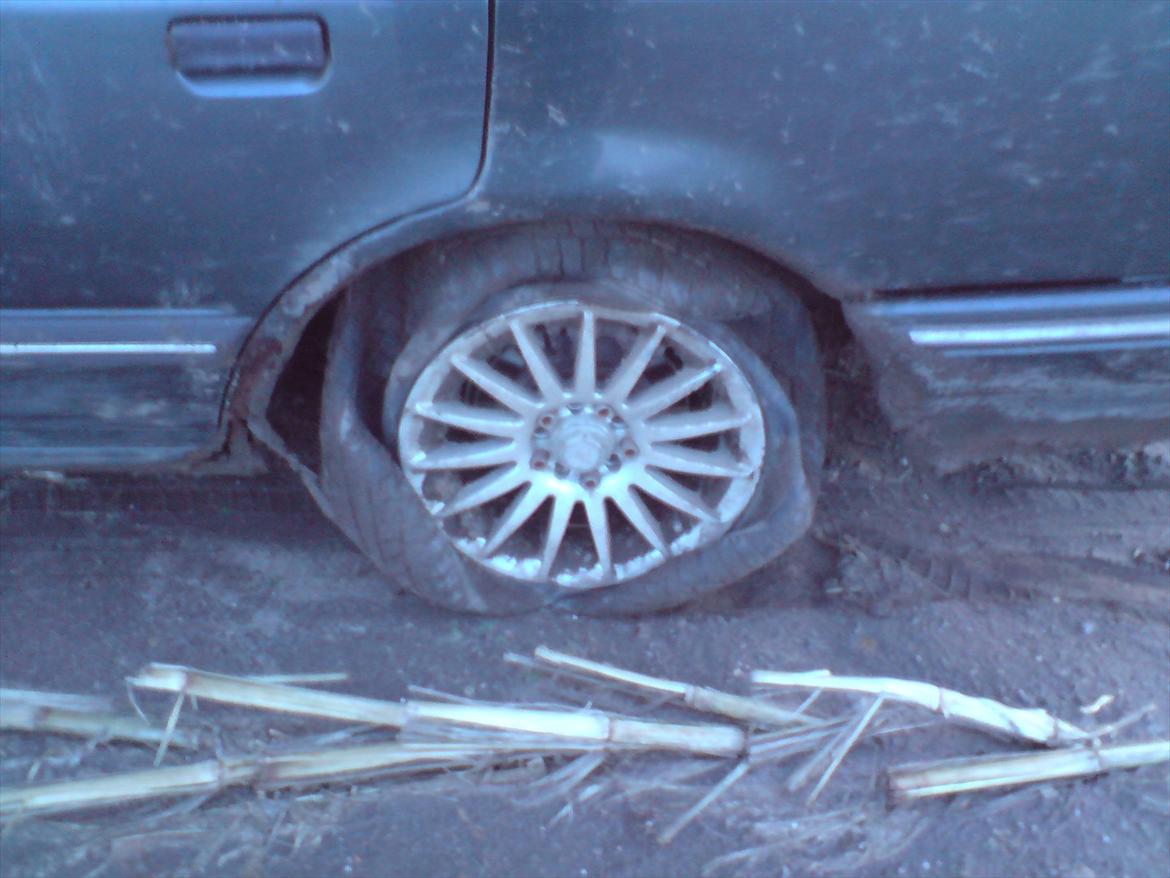 Ford --> V.I.P<-- Scorpio 2.9 V6 (Skrottet) - 3 bar's tryk i baghjulene + J-vendinger, er ikk en god idé ;D billede 14