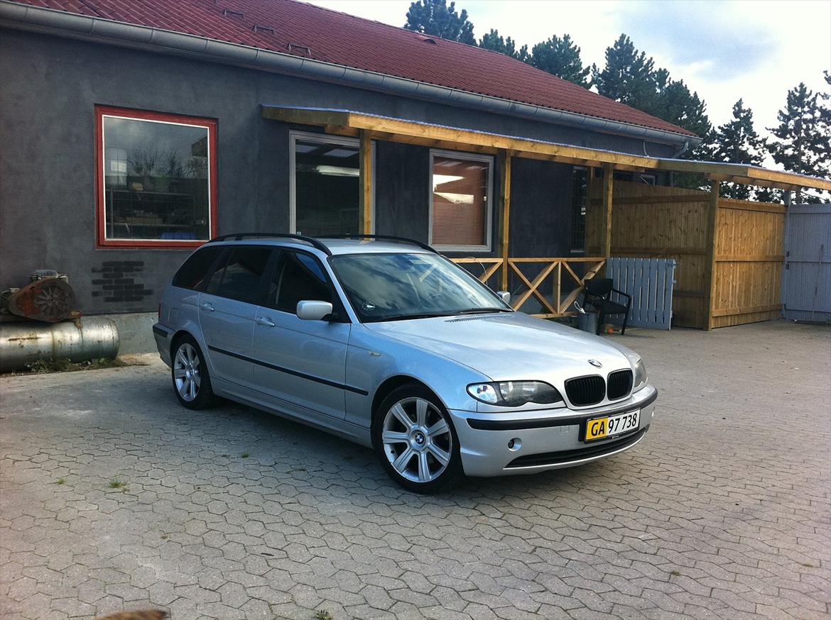 BMW 320D touring billede 1