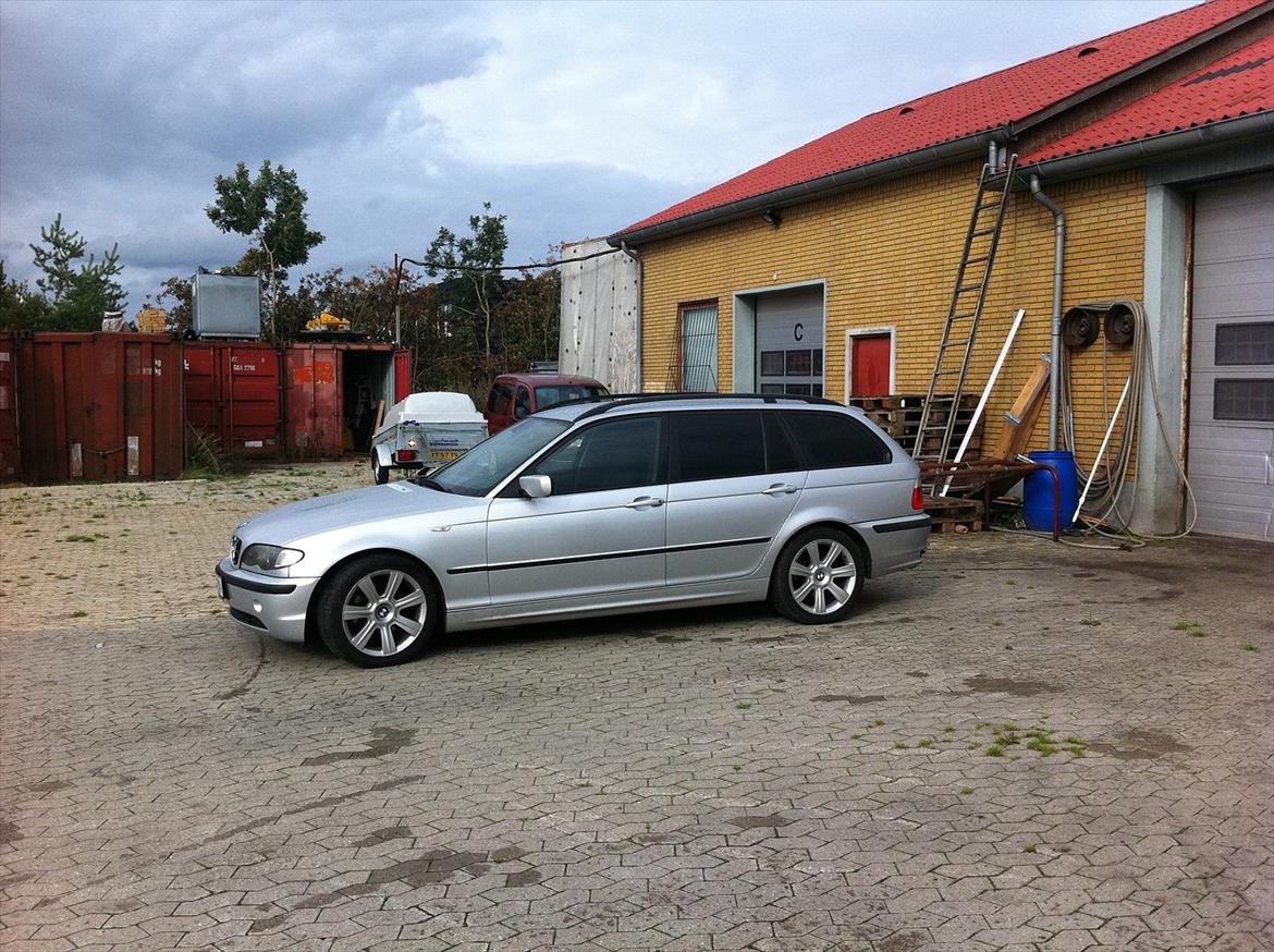 BMW 320D touring billede 2