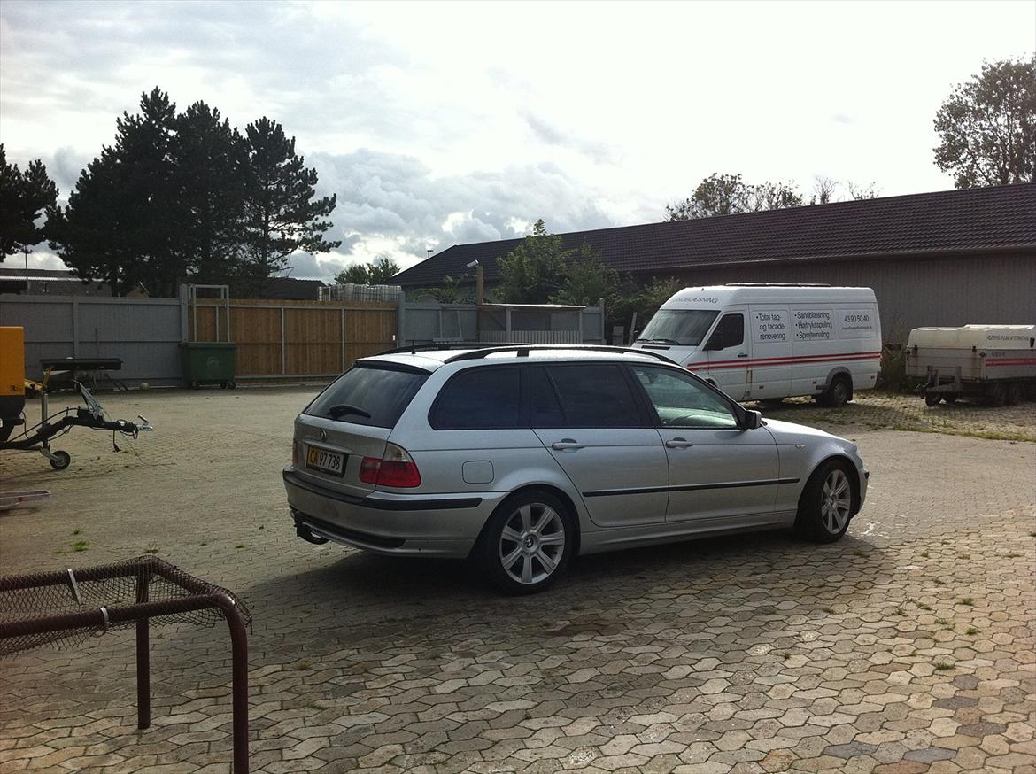 BMW 320D touring billede 3