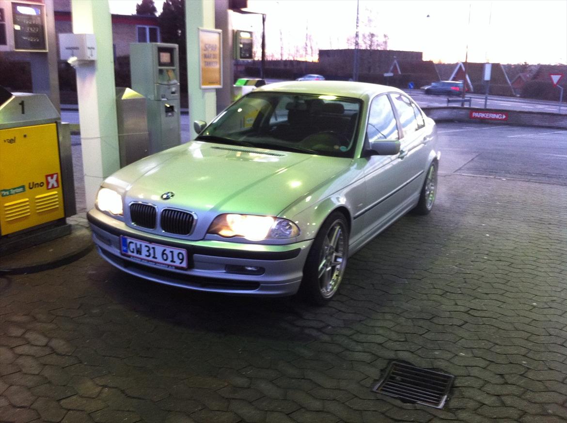 BMW 328i - Med sommerfælgene, lige hentet den der :) billede 8