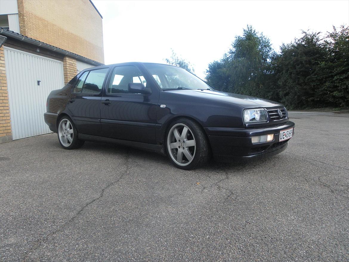 VW Vento 1,8 GL "solgt" billede 2