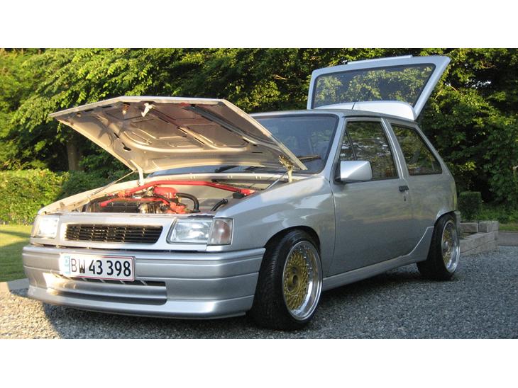 {{currentPhoto.altText}} billede {{currentPhoto.number}}