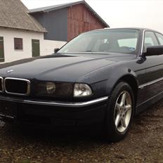 BMW E38 740i V8