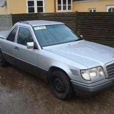 Mercedes Benz pick up