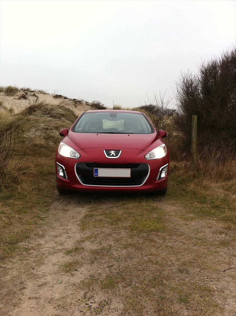 Peugeot 308 Active - Man kan desvære ikke se dem. Men det er udstyrsudgaven med dioder rundt om tågelygterne billede 3