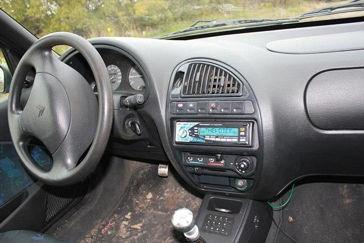 Citroën Saxo 1,6i VTR 8v SOLGT billede 2