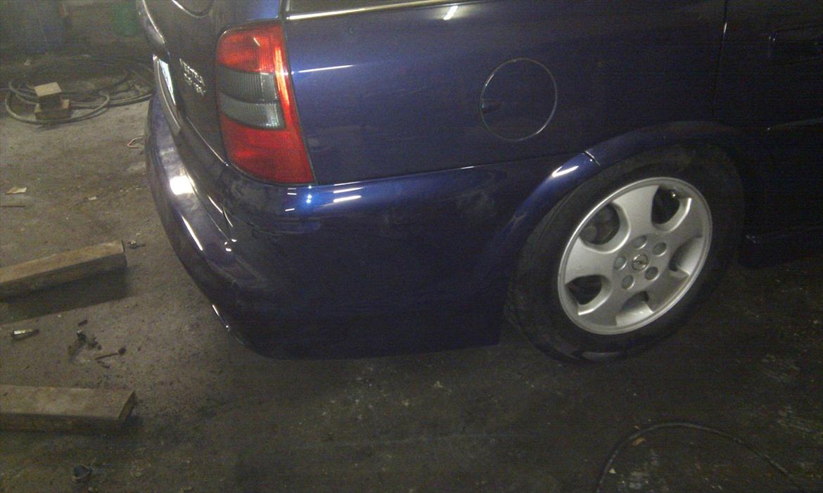 Opel Vectra B 2,0 16v st.car - så blev bagkofangeren færdig,ikke helt nemt projekt at parre rieger skørt til gammel model,sammen med min facelift kofanger billede 16