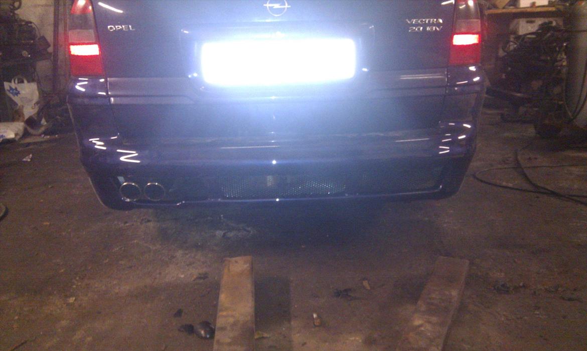 Opel Vectra B 2,0 16v st.car - så blev bagkofangeren færdig,ikke helt nemt projekt at parre rieger skørt til gammel model,sammen med min facelift kofanger billede 17