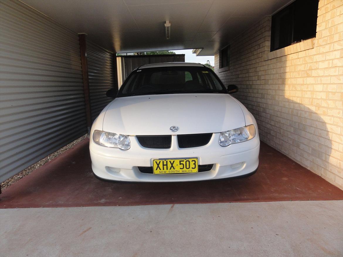 Amerikaner Holden Commodore - Parkeret i carporten billede 3