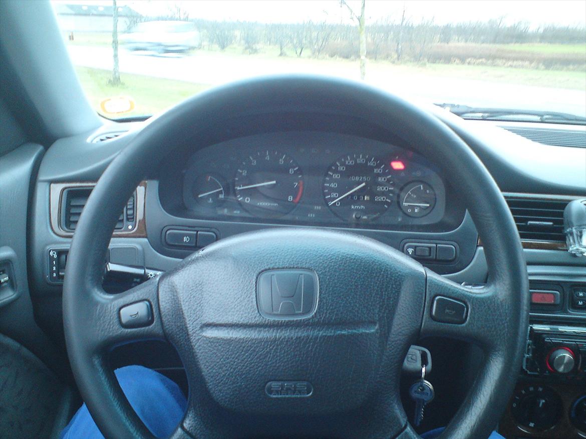 Honda Civic 1.6 v-tec solgt - Inden i billede 9