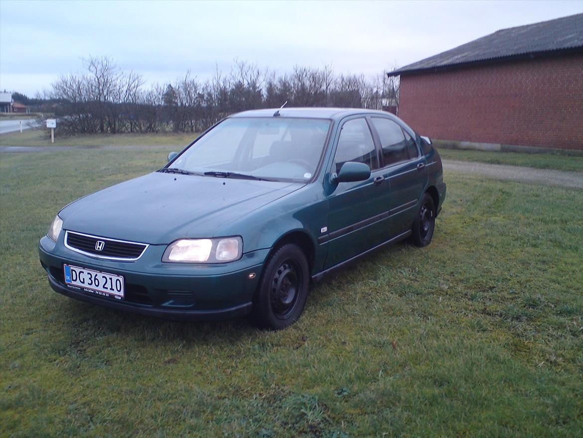 Honda Civic 1.6 v-tec solgt - Uden på billede 1