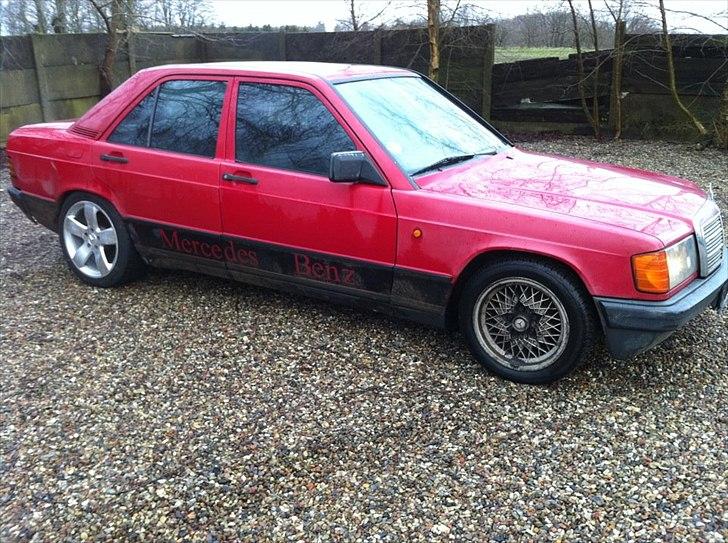 Mercedes Benz w201 190 - med prøve montering af det ene sommer fælg, for at de hvordan det ser ud billede 1