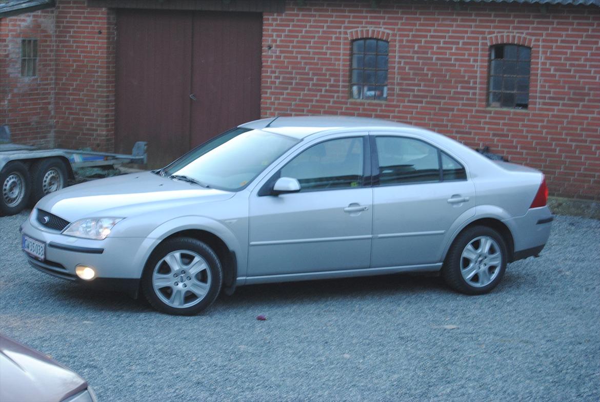 Ford Mondeo 2.0i Ghia billede 6