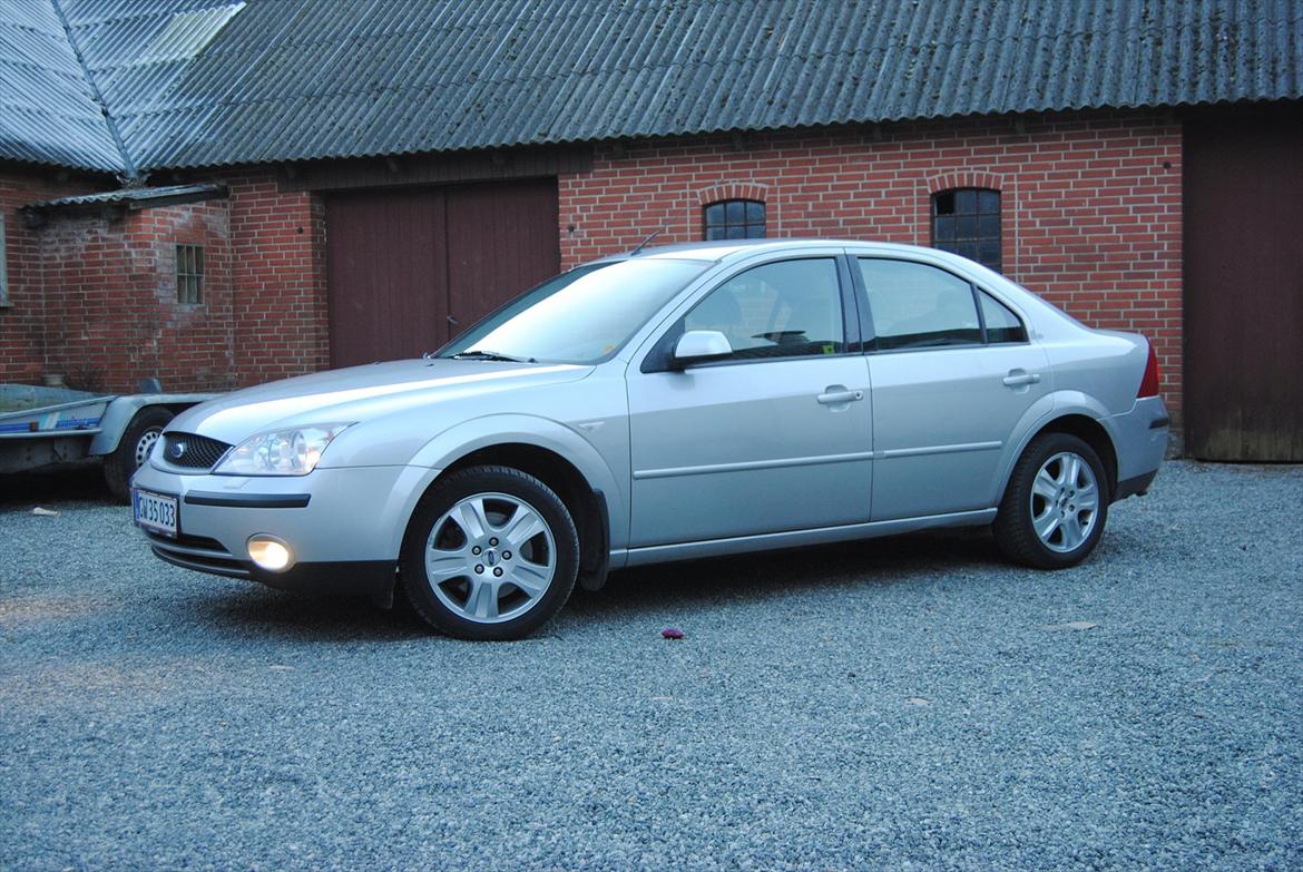 Ford Mondeo 2.0i Ghia billede 11