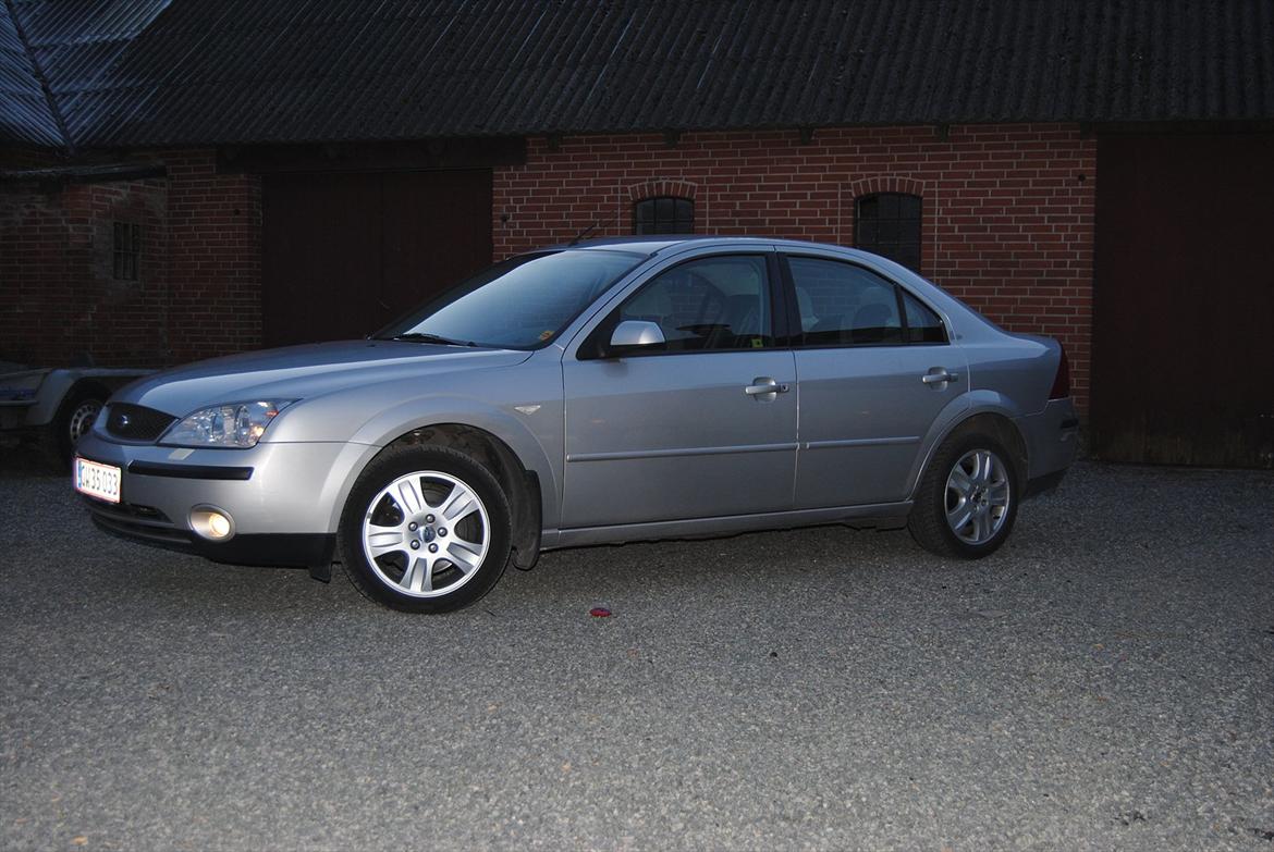 Ford Mondeo 2.0i Ghia billede 12