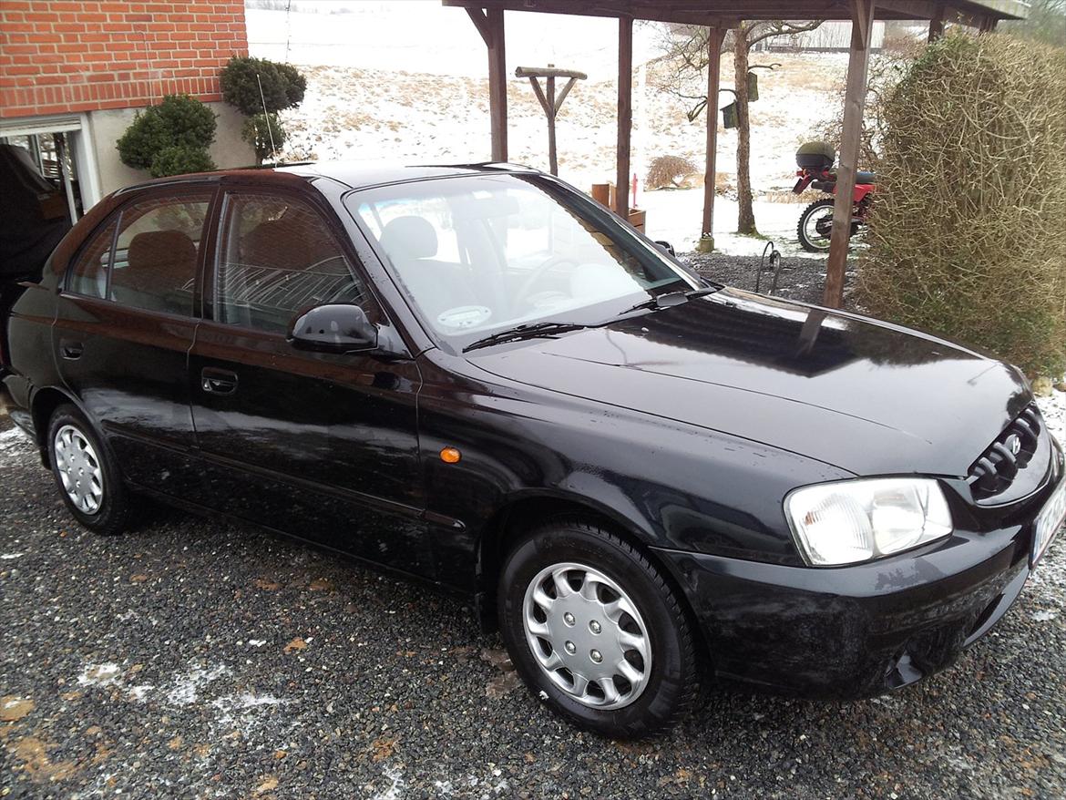 Hyundai Accent 1,5 GLS - Med meget flotte Thansen hjulkapsler! billede 2