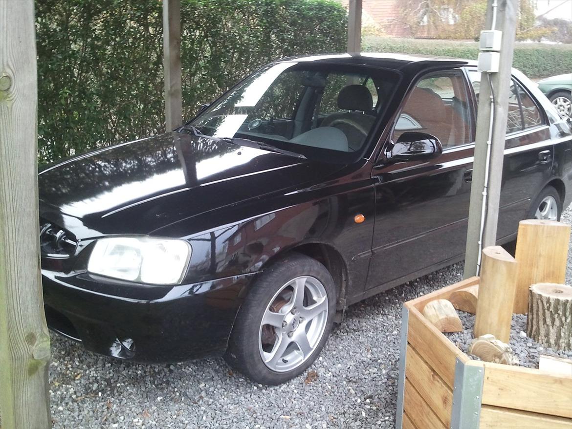 Hyundai Accent 1,5 GLS - Med sommerhjul på billede 9