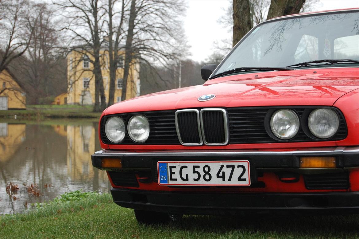 BMW E 30 316     SOLGT billede 2