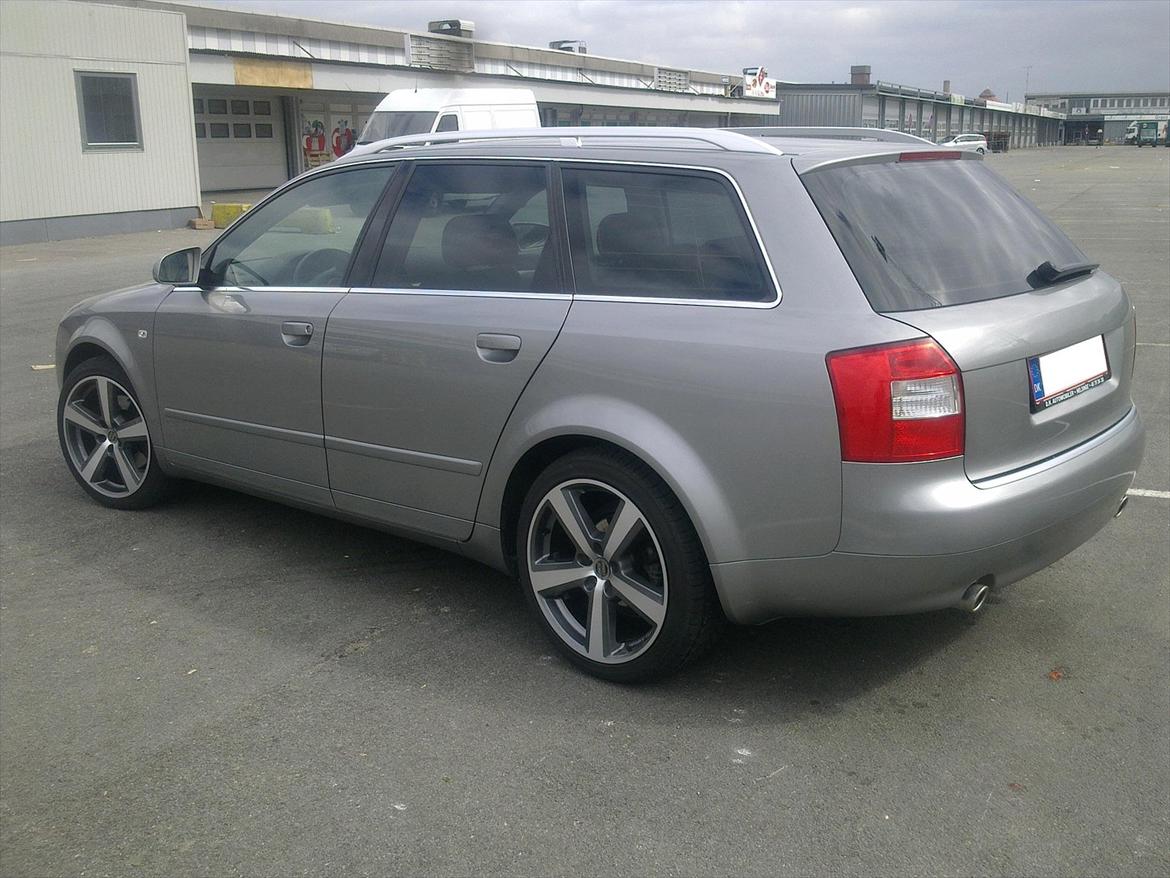Audi A4 Avant 1.8T - Standard med 18" 
Nu alt indfarvet. billede 7
