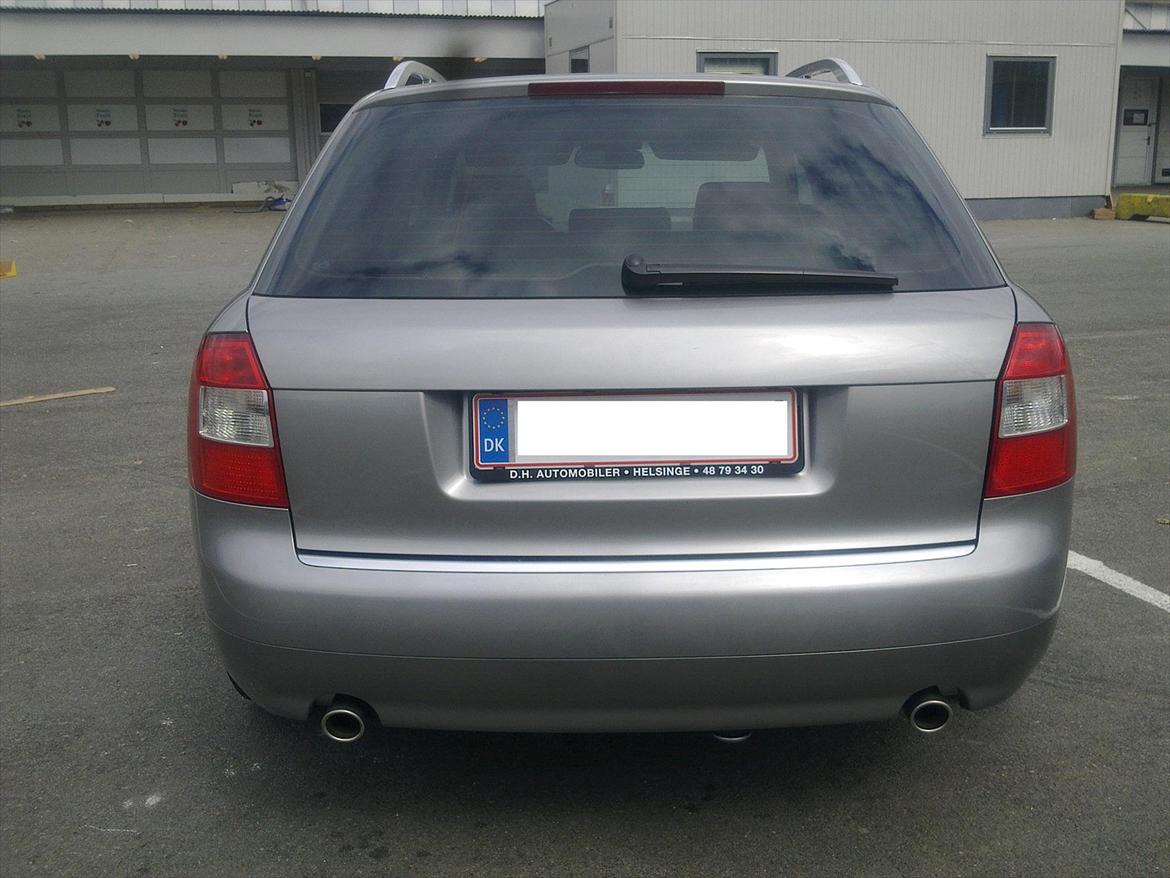 Audi A4 Avant 1.8T - Standard med 18" 
Nu alt indfarvet. billede 8