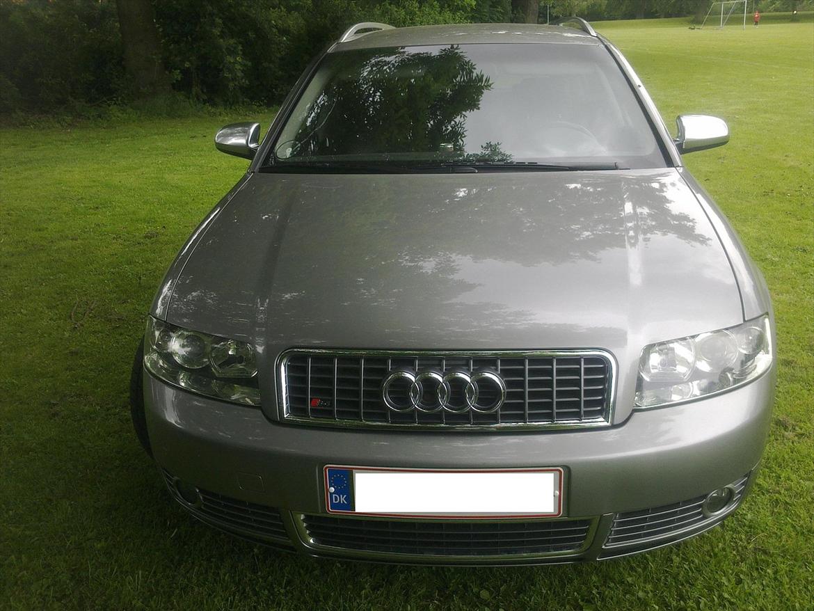 Audi A4 Avant 1.8T - Standard med 18" 
Nu alt indfarvet.
Nye 19"Rs4 Fælge.
Sænket 50/50.
S4 spejle.
S4 Grill. billede 12