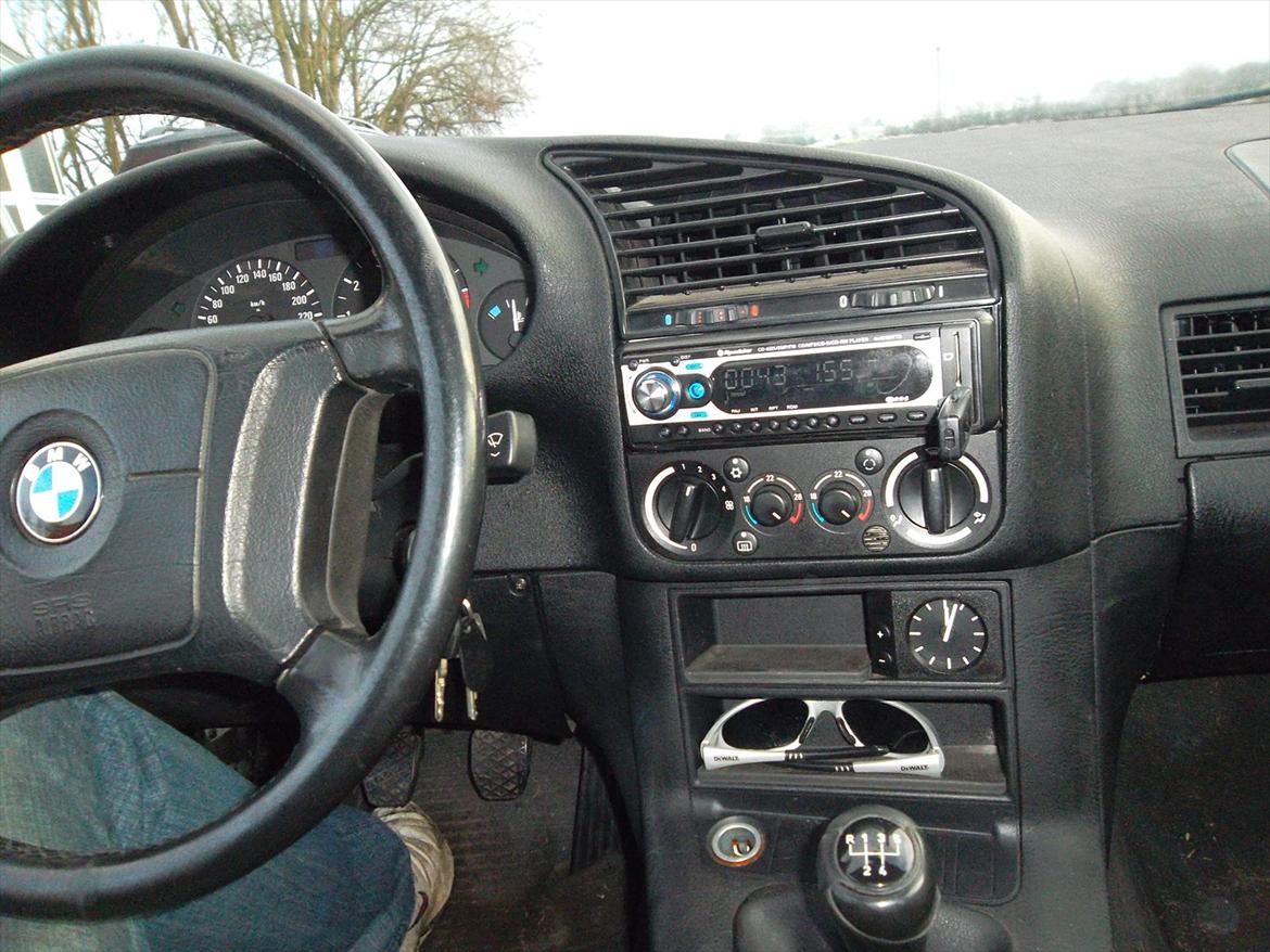 BMW E36 318i [SOLGT] billede 14