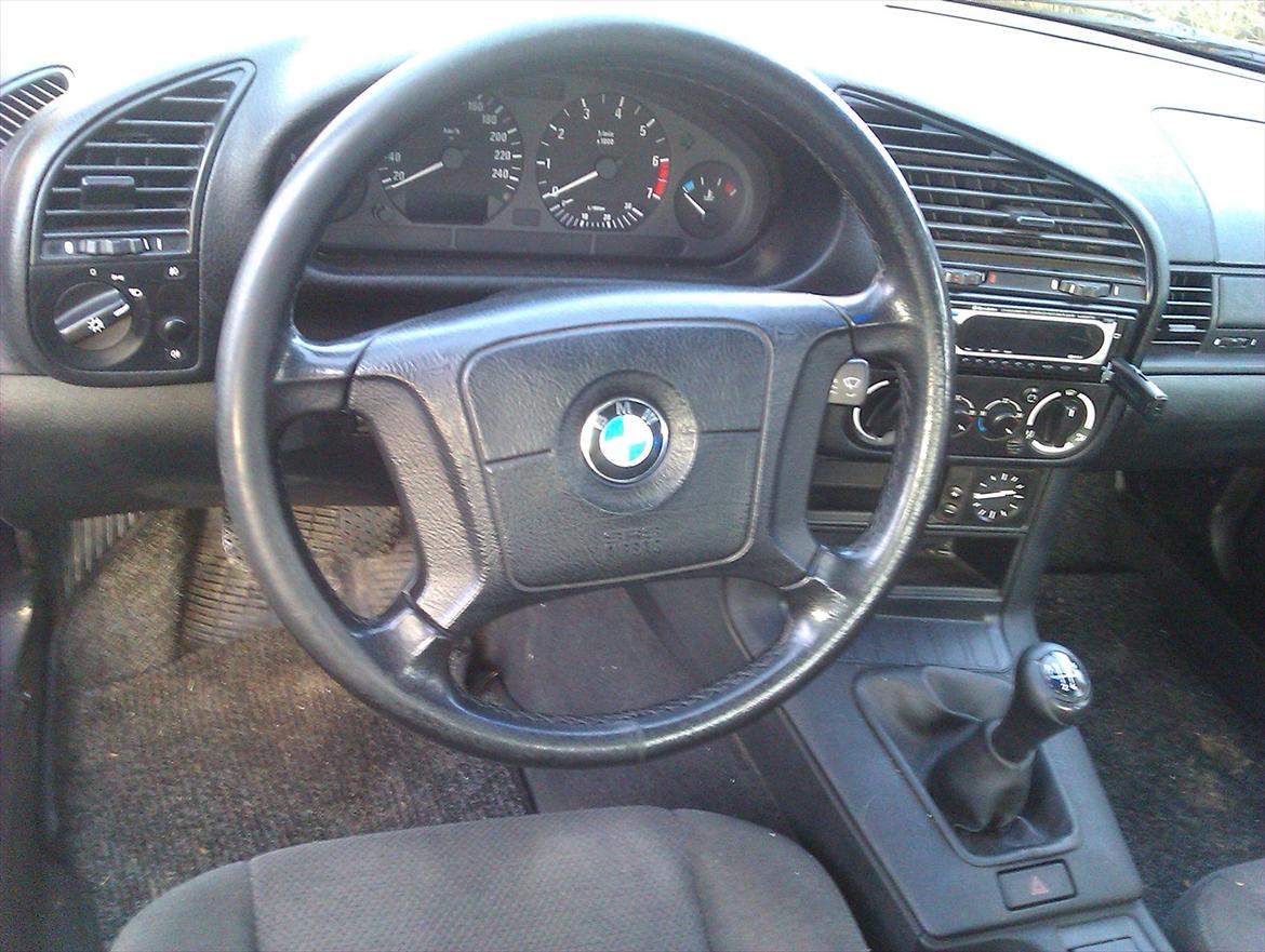 BMW E36 318i [SOLGT] billede 19