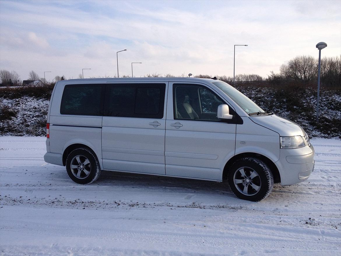 VW Multivan 2,5 TDI 174 hk Highline billede 5